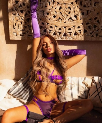 Моя нежность и опыт помогут тебе расслабиться и забыть о повседневных заботах. Предлагаю широкий спектр услуг, настроенных на твои индивидуальные потребности. Со мной ты сможешь испытать все, что таяли в твоих фантазиях. Уверена, ты не останешься равнодушным к моим очаровательным формам и опытным прикосновениям. Все фото 100% мои. Звони и я сделаю твои мечты реальностью. 💋💫 1328, 20 лет